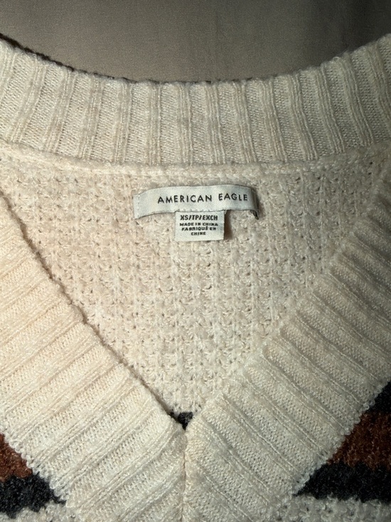 American Eagle Cream & Brown Striped V-Neck Women's Sweater - Picture 2 of 4